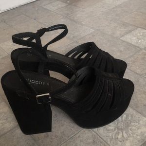 90’s style platforms❤️🖤